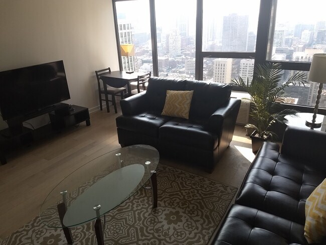 Foto del edificio - 30 E Huron St