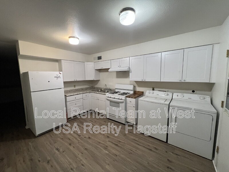 Photo - 2219 E Dortha Ave