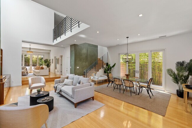 Foto del edificio - 2710 Pine Ave