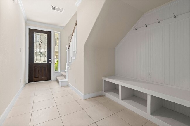 Foto del edificio - 2021 Cambridge Heights Pl