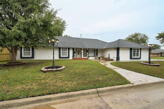 Foto del edificio - 9009 Lakeaire Dr