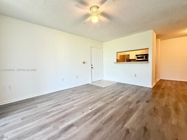 Foto del edificio - 1743 Village Blvd