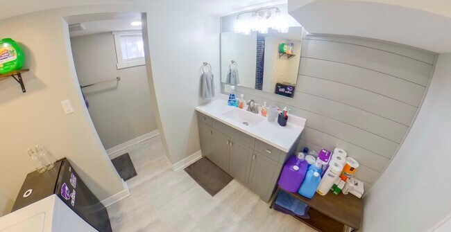 Building Photo - 3D Tour Available - Newly Renovated Bathro...