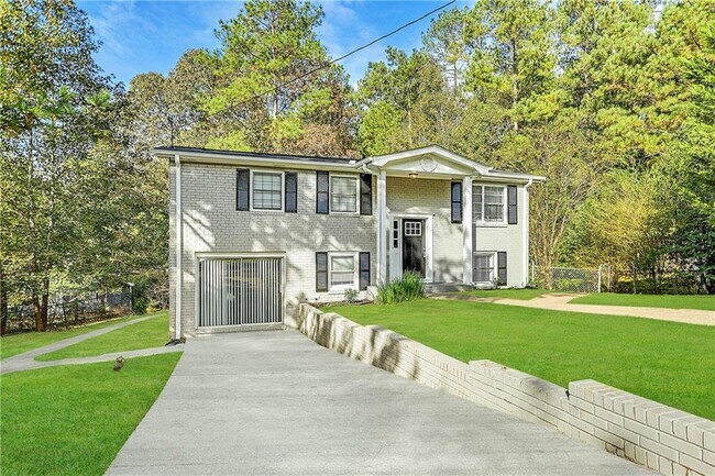 Building Photo - 6106 Shadow Glen Ct SW