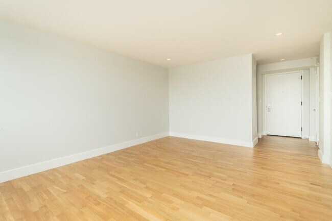 Interior Photo - 1410 Columbia
