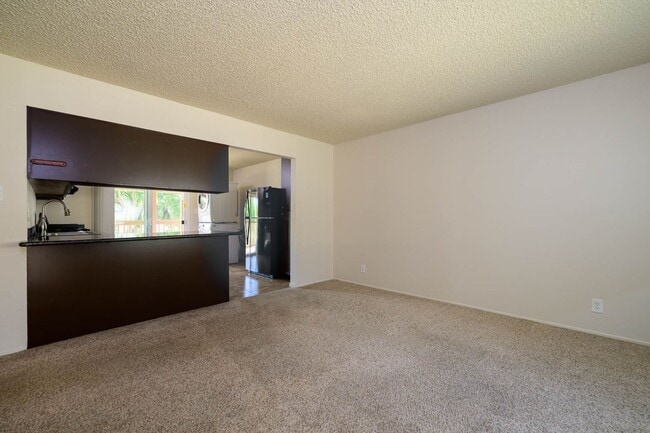 Building Photo - Benicia! Large two bedroom, one bath avail...