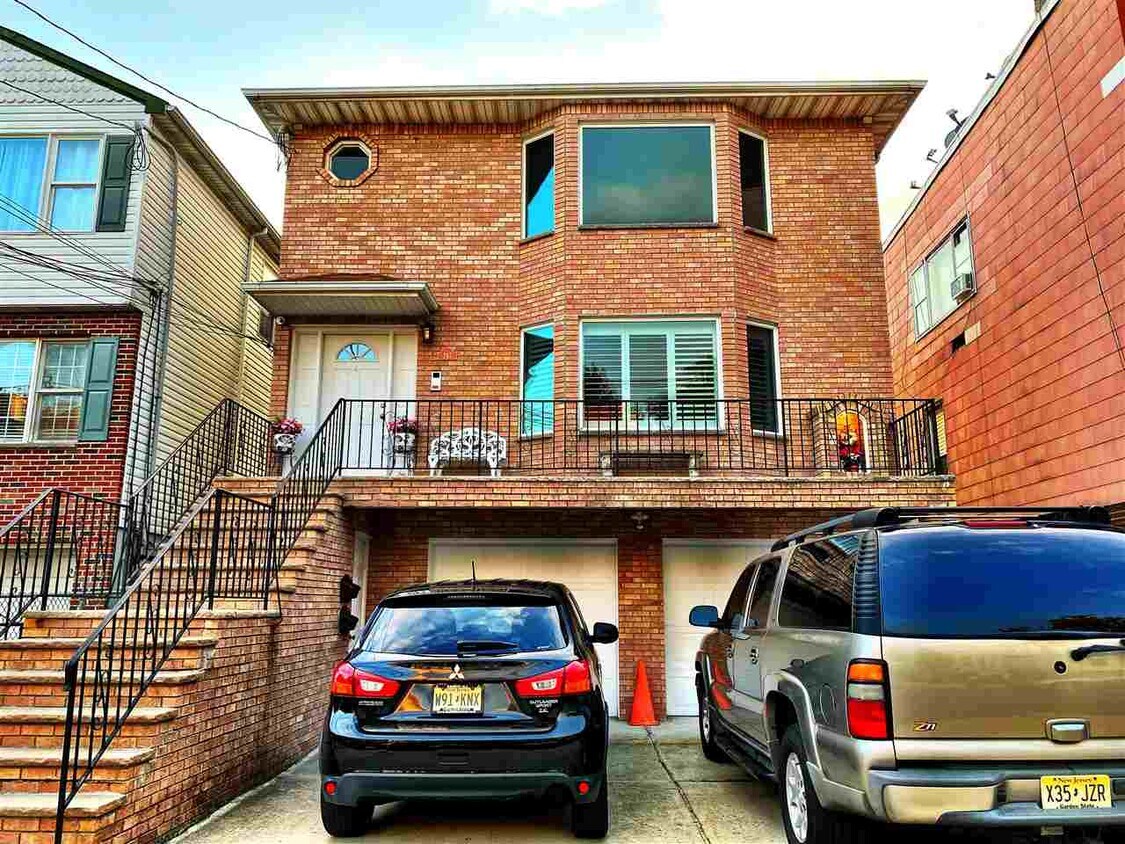 Primary Photo - 247 Hancock Ave