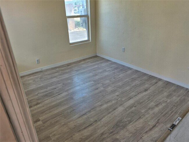 Foto del edificio - 5680 28th St N