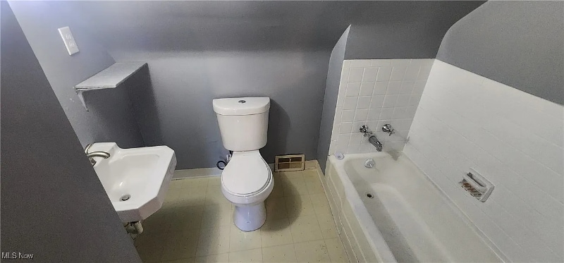 Building Photo - 12908 Oak St