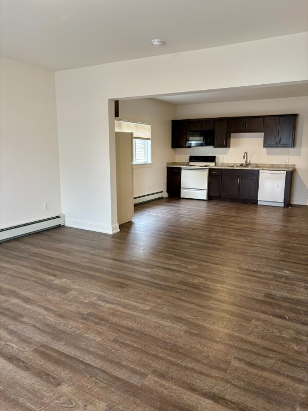 Foto del edificio - 85 Laverack Ave