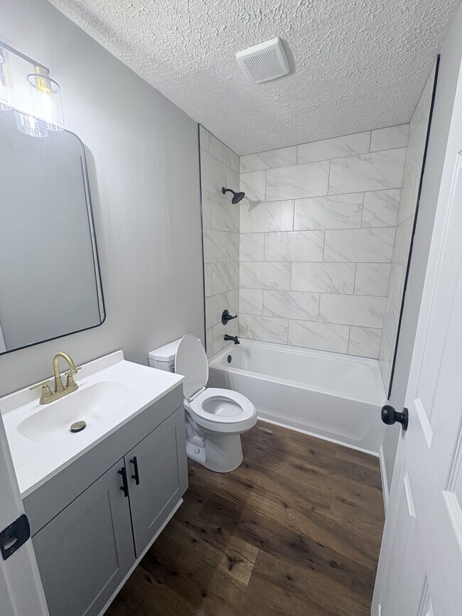 Foto del edificio - 103.5 Ann Dr