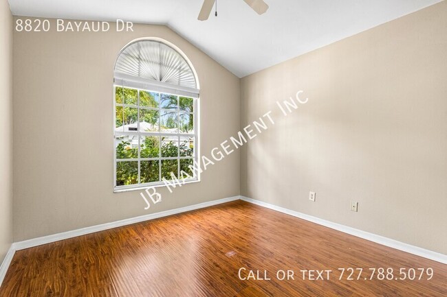 Building Photo - Stunning 3b/2b home- Available Now!!