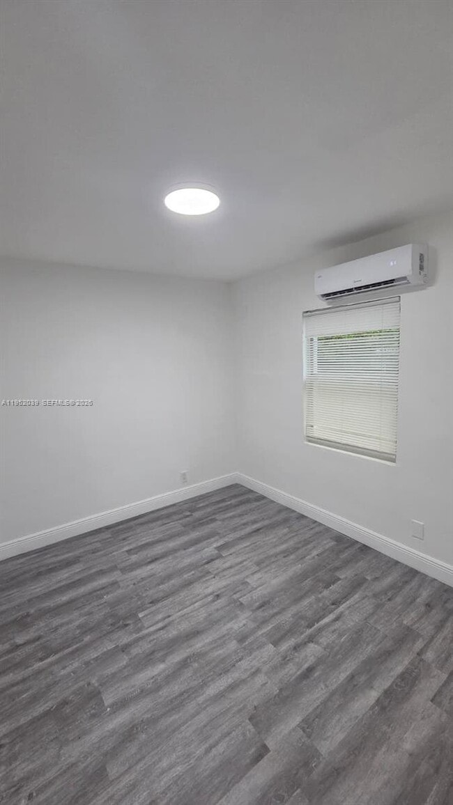 Foto del edificio - 855 NW 3rd Terrace