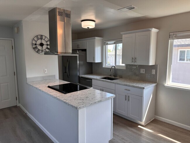 Building Photo - Beautifully Remodeled 2 Bedroom 1 Bath Con...