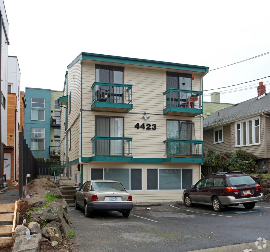Primary Photo - 4423 Corliss Ave N