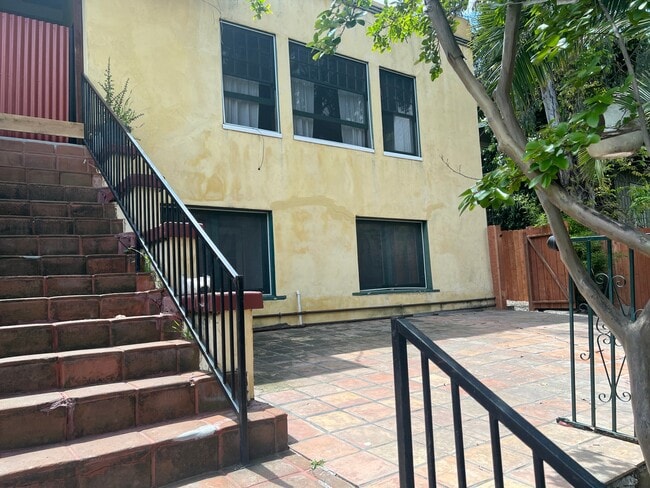 Foto del edificio - 340 Mt Washington Dr