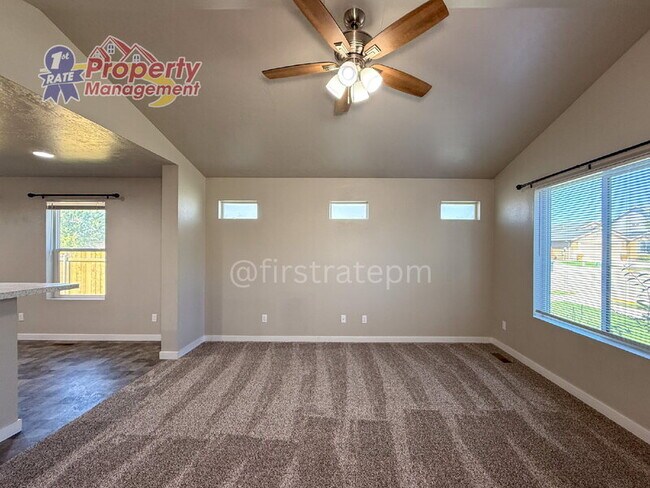 Foto del edificio - 4699 N Elsinore Ave