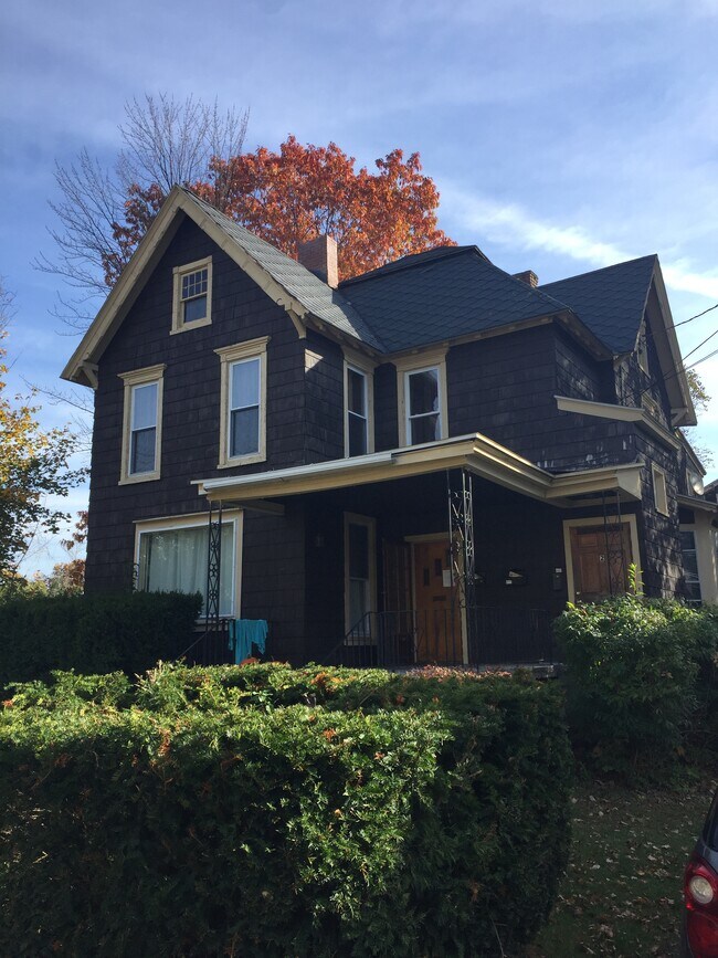 Building Photo - 20 Watkins Ave