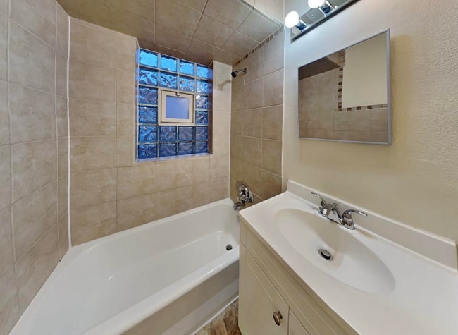 Building Photo - 9021 S Albany Ave