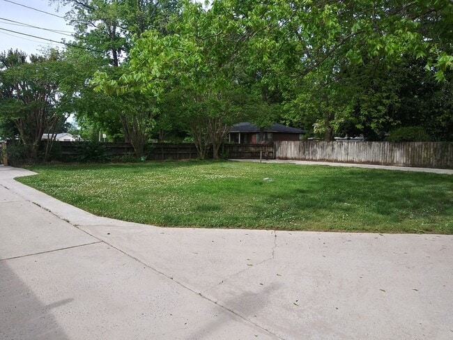Building Photo - 4/2.5  BRICK Home Available Now!!