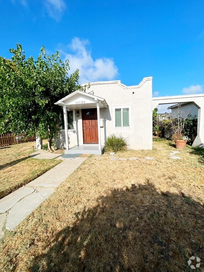 Building Photo - 11136 Redfern Ave