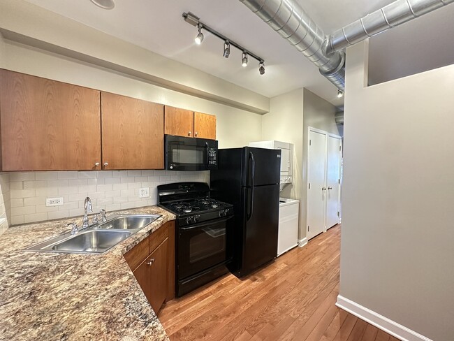 Foto del edificio - 674 N Orleans St