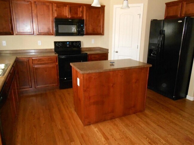 Building Photo - Beautiful 3 Bedroom 2 Bath Ranch-Style Home in SW Loveland!