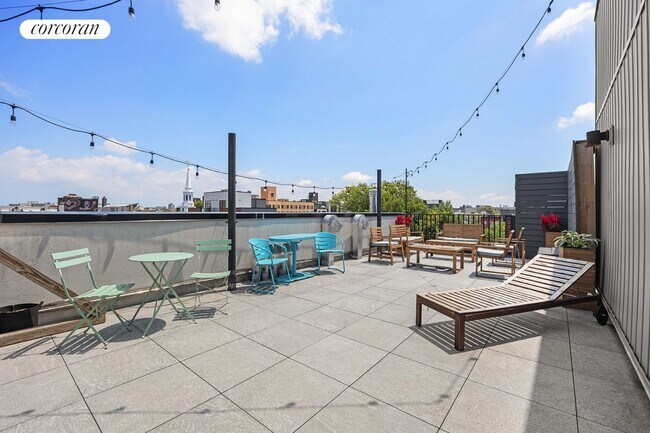 Building Photo - 27 Kossuth Pl