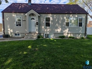 Building Photo - 3205 S Covell Ave