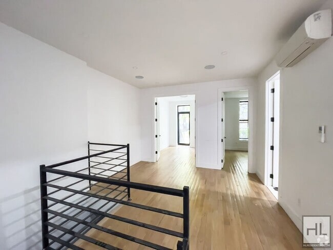 Building Photo - PUTNAM AVENUE / Spacious 2-Bed 1/5 Bath Du...
