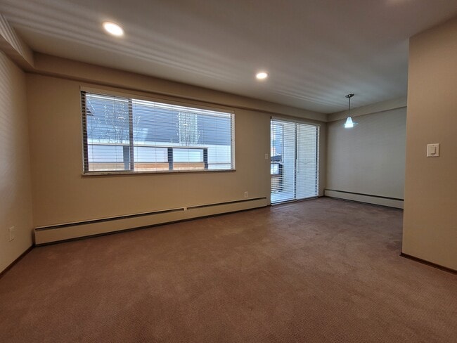 Foto del edificio - 2332 Minor Ave E