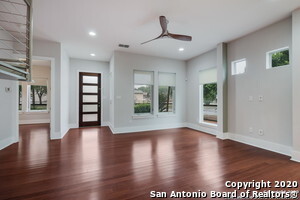 Foto del edificio - 230 Callaghan Ave