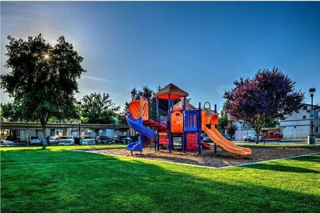 Building Photo - 600 Hosking Ave