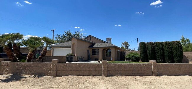 Building Photo - Perfect Pool House...Wont' Last!