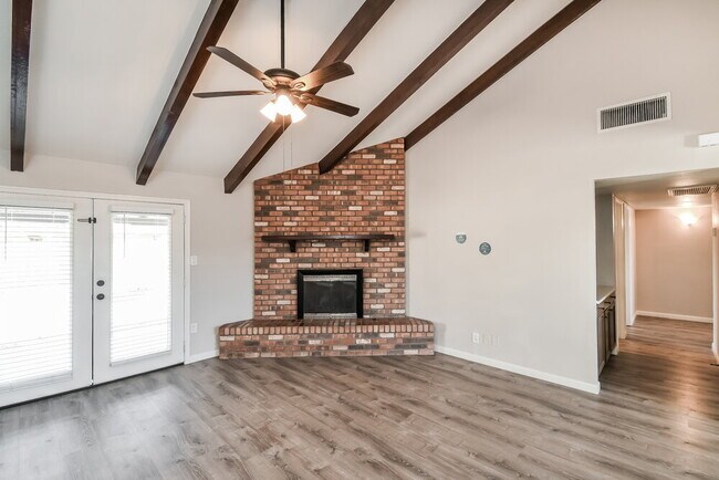 Foto del edificio - 2742 E Irwin Ave