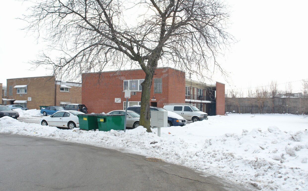 Primary Photo - 10549 Crown Rd