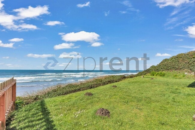 Building Photo - 3549 NW Jetty Ave