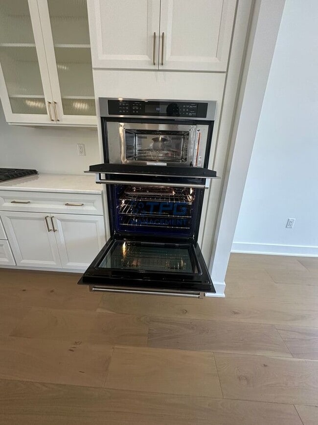 Building Photo - 17 Waller Dr