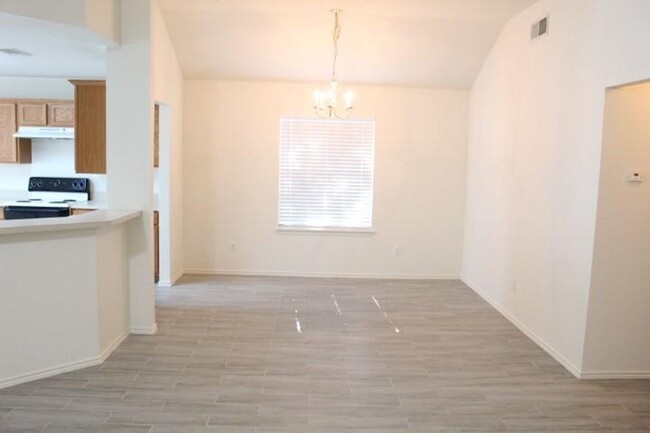 Building Photo - Fort Worth ~ This 3 bedroom, 2 bath, locat...