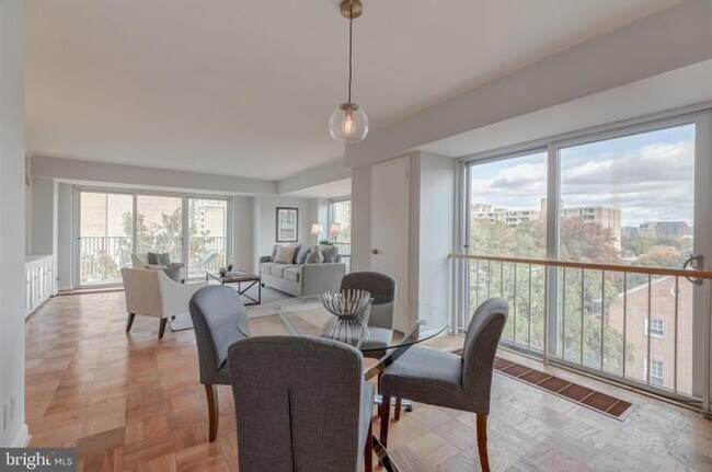 Foto del edificio - 560 N Street SW