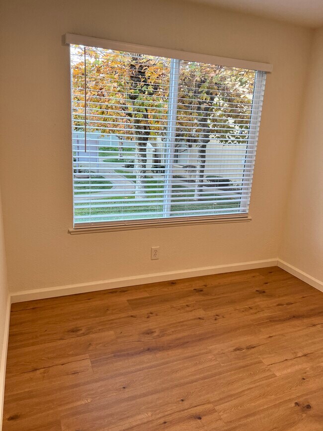 Building Photo - 820 Casanova Ave