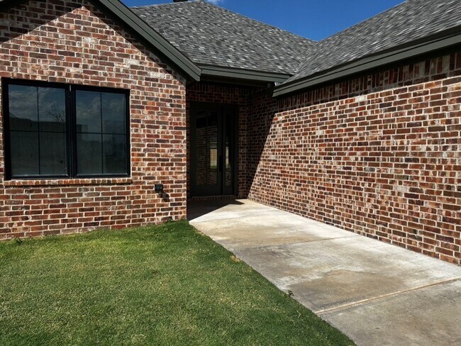 Building Photo - Stunning 3 Bedroom in Friendship - Pre lea...