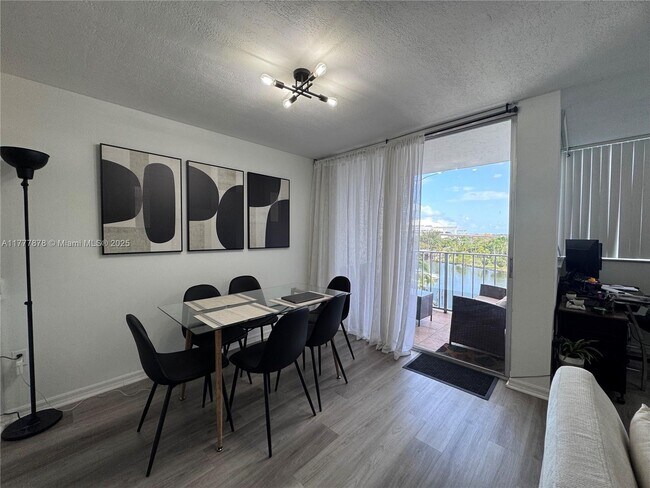 Foto del edificio - 1700 NW N River Dr