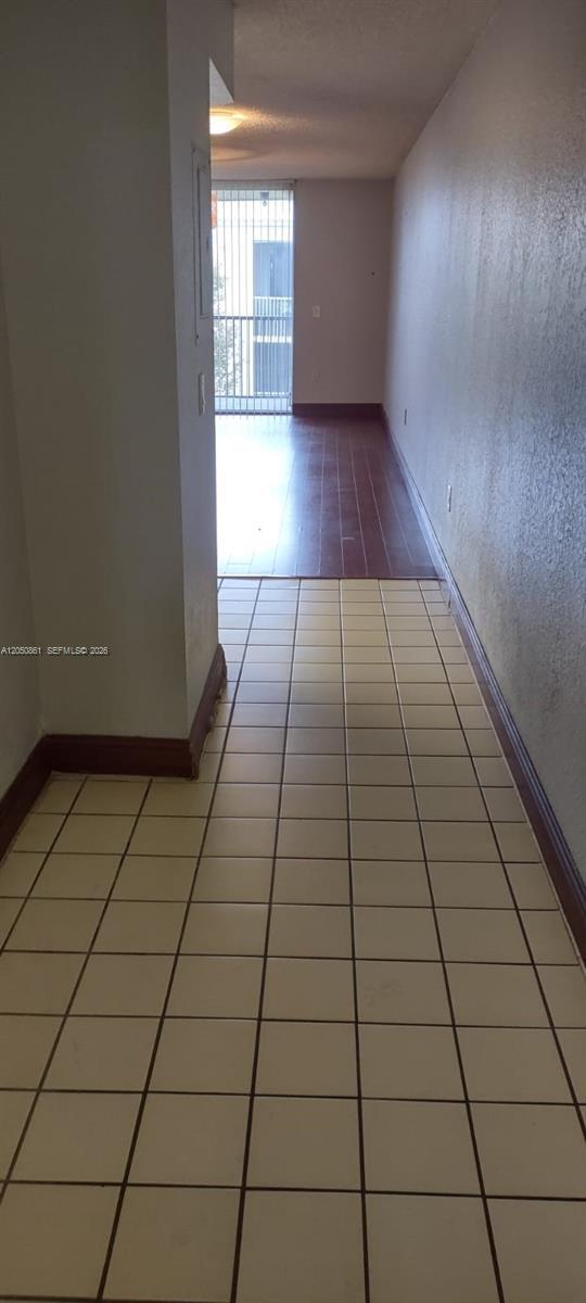 Foto del edificio - 8215 Lake Dr