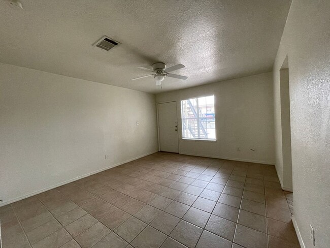 Foto del edificio - 2808 Cantabrian Dr