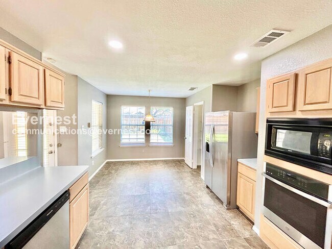 Building Photo - 1608 Willow Creek