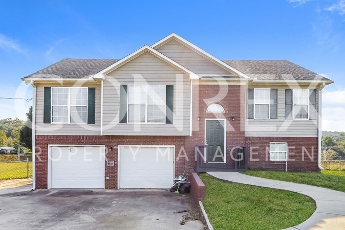 Primary Photo - Spacious Home at Deer Crossing