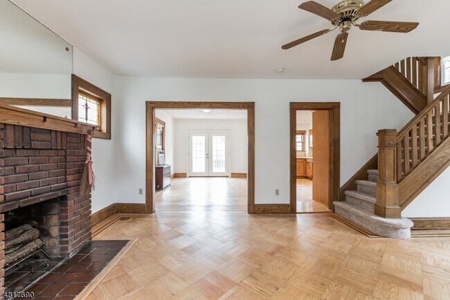 Foto del edificio - 98 Tiona Ave