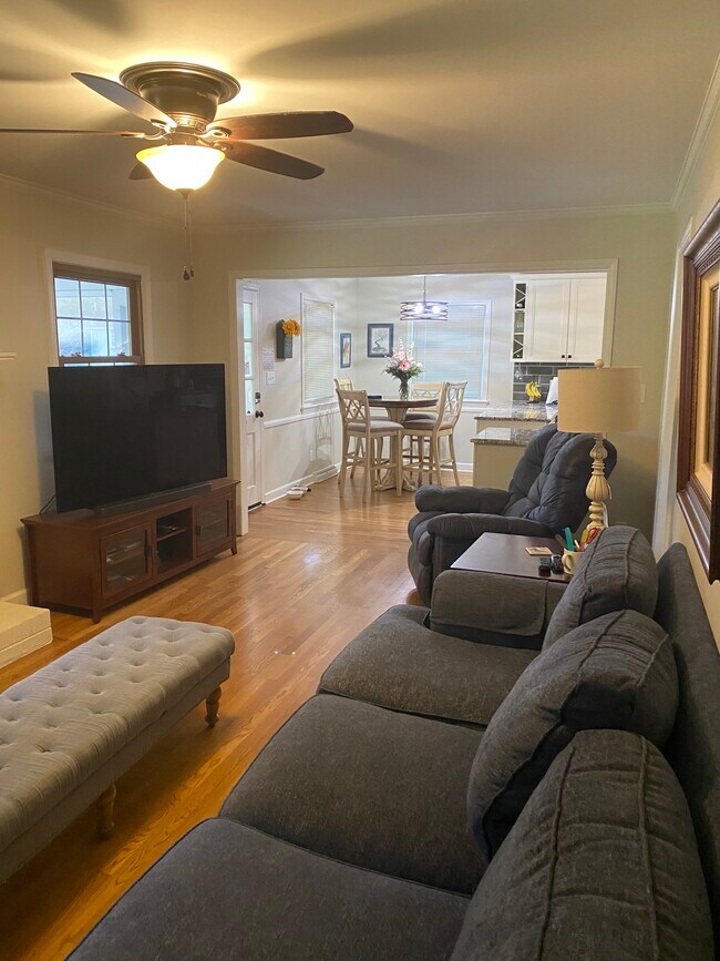 Foto del edificio - 605 Meade Dr