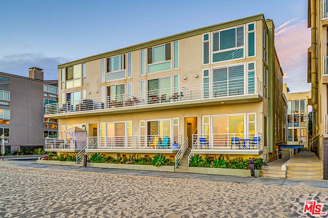 Building Photo - 4403 Ocean Front Walk